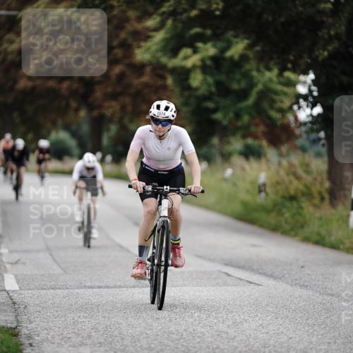 30.08.2026 - Elbe Triathlon Hamburg Michael Burmester http://msf.ph/oto/10076220 30.08.2026 11:17:09 Radfahren 1421, 1574 meine-sportfotos.de
