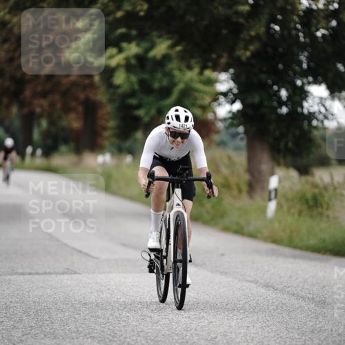 30.08.2026 - Elbe Triathlon Hamburg Michael Burmester http://msf.ph/oto/10076226 30.08.2026 11:17:12 Radfahren 888, 1415, 1421, 1574 meine-sportfotos.de
