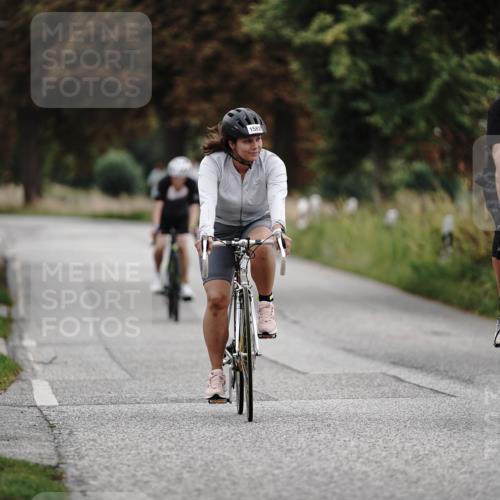 30.08.2026 - Elbe Triathlon Hamburg Michael Burmester http://msf.ph/oto/10076253 30.08.2026 11:17:31 Radfahren 1301, 1332, 1582 meine-sportfotos.de