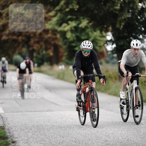 30.08.2026 - Elbe Triathlon Hamburg Michael Burmester http://msf.ph/oto/10076328 30.08.2026 11:18:42 Radfahren 1333, 1412, 1512, 1534, 1542 meine-sportfotos.de