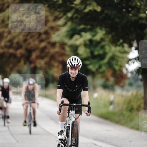 30.08.2026 - Elbe Triathlon Hamburg Michael Burmester http://msf.ph/oto/10076485 30.08.2026 11:21:19 Radfahren 1411, 1450, 1455, 1537, 1557, 1702 meine-sportfotos.de