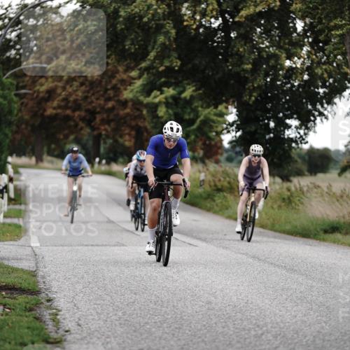 30.08.2026 - Elbe Triathlon Hamburg Michael Burmester http://msf.ph/oto/10076641 30.08.2026 11:23:20 Radfahren 1376, 1428, 1626, 1631, 1694 meine-sportfotos.de