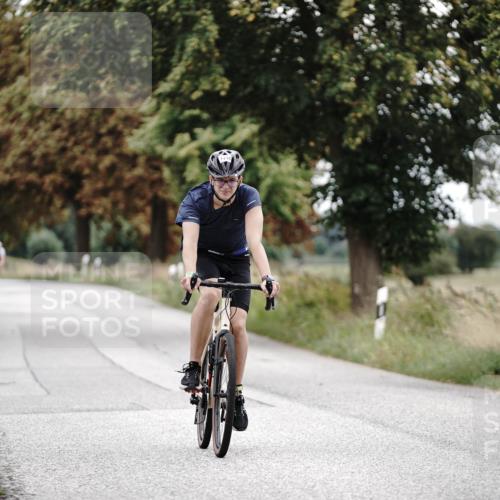30.08.2026 - Elbe Triathlon Hamburg Michael Burmester http://msf.ph/oto/10076789 30.08.2026 11:26:36 Radfahren 1364, 1432, 1448 meine-sportfotos.de