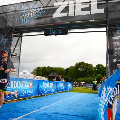 30.08.2026 - Elbe Triathlon Hamburg LAZAROV Photography http://msf.ph/oto/10078670 30.08.2026 09:57:39 Ziel 186 meine-sportfotos.de