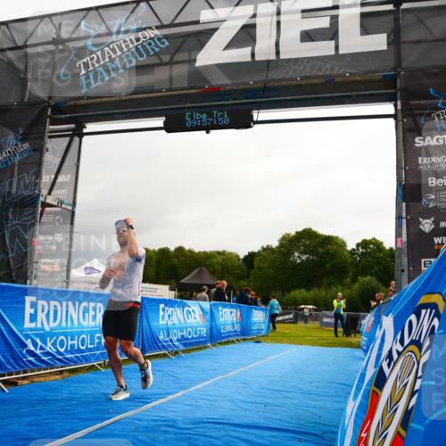 30.08.2026 - Elbe Triathlon Hamburg LAZAROV Photography http://msf.ph/oto/10078672 30.08.2026 09:57:50 Ziel 226 meine-sportfotos.de