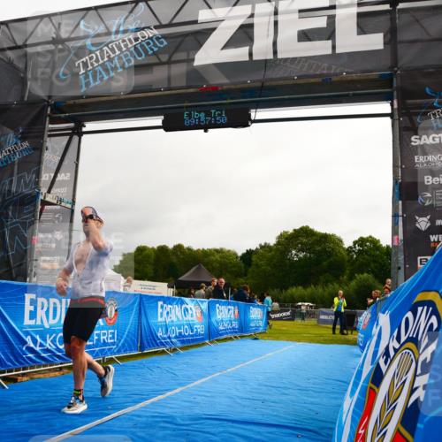 30.08.2026 - Elbe Triathlon Hamburg LAZAROV Photography http://msf.ph/oto/10078674 30.08.2026 09:57:51 Ziel 226 meine-sportfotos.de