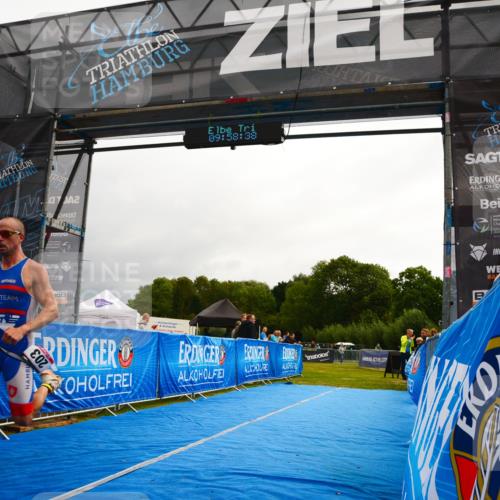 30.08.2026 - Elbe Triathlon Hamburg LAZAROV Photography http://msf.ph/oto/10078685 30.08.2026 09:58:39 Ziel 203 meine-sportfotos.de