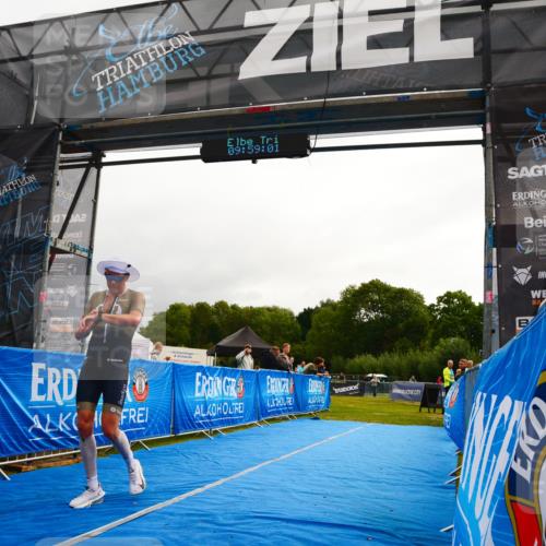 30.08.2026 - Elbe Triathlon Hamburg LAZAROV Photography http://msf.ph/oto/10078689 30.08.2026 09:59:02 Ziel 247 meine-sportfotos.de