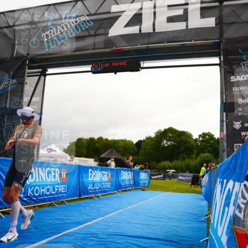 30.08.2026 - Elbe Triathlon Hamburg LAZAROV Photography http://msf.ph/oto/10078692 30.08.2026 09:59:03 Ziel 247 meine-sportfotos.de