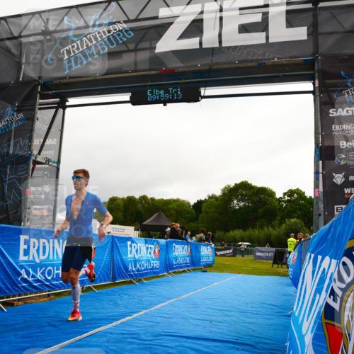 30.08.2026 - Elbe Triathlon Hamburg LAZAROV Photography http://msf.ph/oto/10078693 30.08.2026 09:59:14 Ziel 225 meine-sportfotos.de