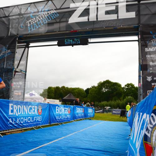 30.08.2026 - Elbe Triathlon Hamburg LAZAROV Photography http://msf.ph/oto/10078696 30.08.2026 09:59:14 Ziel 225 meine-sportfotos.de