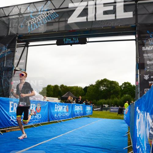 30.08.2026 - Elbe Triathlon Hamburg LAZAROV Photography http://msf.ph/oto/10078697 30.08.2026 10:00:10 Ziel 194 meine-sportfotos.de