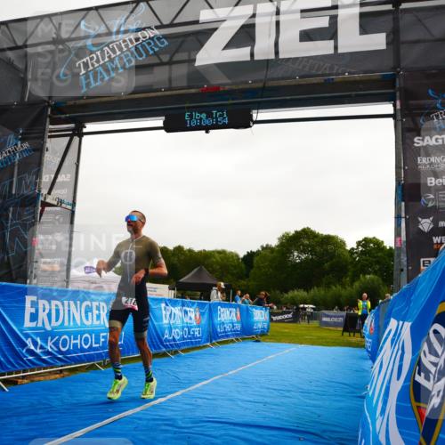 30.08.2026 - Elbe Triathlon Hamburg LAZAROV Photography http://msf.ph/oto/10078704 30.08.2026 10:00:55 Ziel 218 meine-sportfotos.de