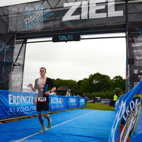 30.08.2026 - Elbe Triathlon Hamburg LAZAROV Photography http://msf.ph/oto/10078709 30.08.2026 10:02:12 Ziel 213 meine-sportfotos.de