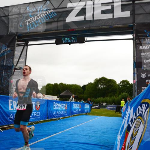 30.08.2026 - Elbe Triathlon Hamburg LAZAROV Photography http://msf.ph/oto/10078711 30.08.2026 10:02:12 Ziel 213 meine-sportfotos.de