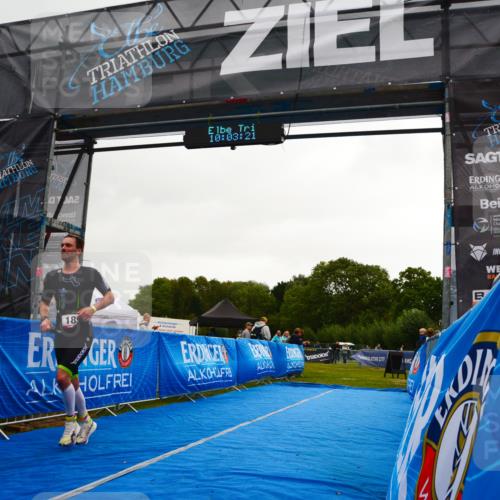 30.08.2026 - Elbe Triathlon Hamburg LAZAROV Photography http://msf.ph/oto/10078720 30.08.2026 10:03:21 Ziel 185 meine-sportfotos.de