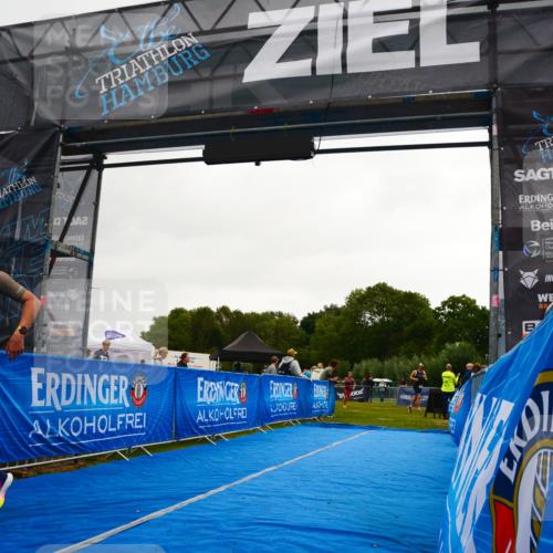 30.08.2026 - Elbe Triathlon Hamburg LAZAROV Photography http://msf.ph/oto/10078727 30.08.2026 10:03:34 Ziel 217 meine-sportfotos.de