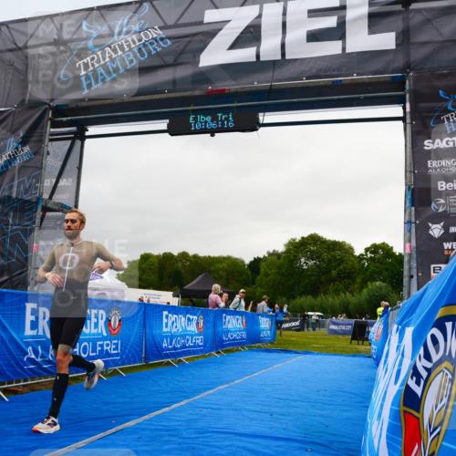 30.08.2026 - Elbe Triathlon Hamburg LAZAROV Photography http://msf.ph/oto/10078745 30.08.2026 10:06:16 Ziel 216 meine-sportfotos.de