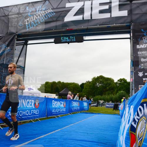 30.08.2026 - Elbe Triathlon Hamburg LAZAROV Photography http://msf.ph/oto/10078746 30.08.2026 10:06:17 Ziel 216 meine-sportfotos.de