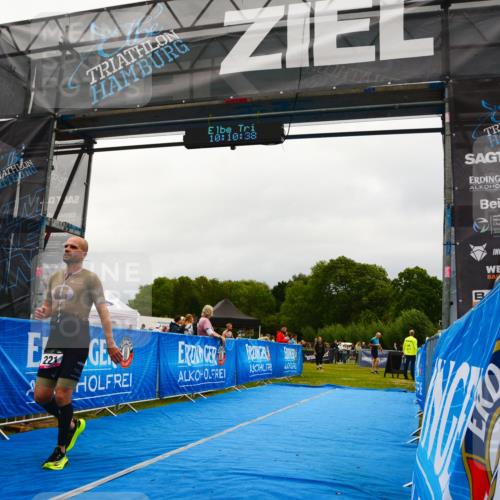 30.08.2026 - Elbe Triathlon Hamburg LAZAROV Photography http://msf.ph/oto/10078788 30.08.2026 10:10:39 Ziel 221 meine-sportfotos.de