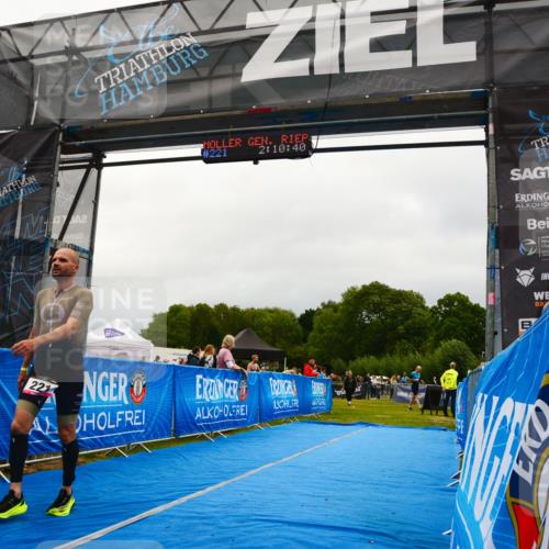 30.08.2026 - Elbe Triathlon Hamburg LAZAROV Photography http://msf.ph/oto/10078789 30.08.2026 10:10:39 Ziel 221 meine-sportfotos.de