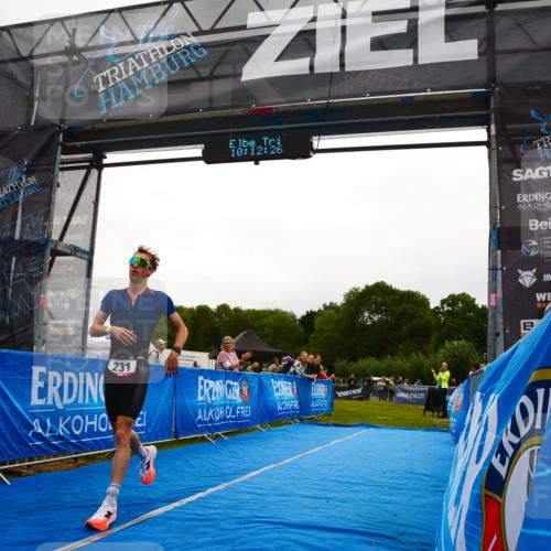 30.08.2026 - Elbe Triathlon Hamburg LAZAROV Photography http://msf.ph/oto/10078796 30.08.2026 10:12:26 Ziel 231 meine-sportfotos.de