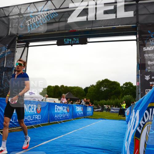 30.08.2026 - Elbe Triathlon Hamburg LAZAROV Photography http://msf.ph/oto/10078798 30.08.2026 10:12:27 Ziel 231 meine-sportfotos.de