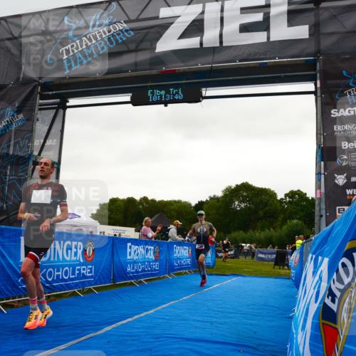 30.08.2026 - Elbe Triathlon Hamburg LAZAROV Photography http://msf.ph/oto/10078808 30.08.2026 10:13:41 Ziel 220, 227 meine-sportfotos.de