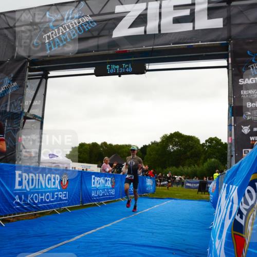 30.08.2026 - Elbe Triathlon Hamburg LAZAROV Photography http://msf.ph/oto/10078810 30.08.2026 10:13:41 Ziel 220, 227 meine-sportfotos.de