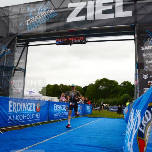 30.08.2026 - Elbe Triathlon Hamburg LAZAROV Photography http://msf.ph/oto/10078811 30.08.2026 10:13:41 Ziel 220, 227 meine-sportfotos.de