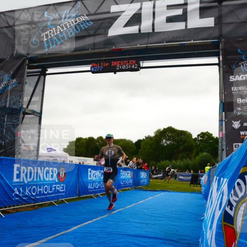 30.08.2026 - Elbe Triathlon Hamburg LAZAROV Photography http://msf.ph/oto/10078812 30.08.2026 10:13:42 Ziel 220, 227 meine-sportfotos.de