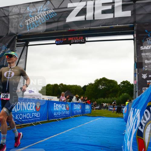 30.08.2026 - Elbe Triathlon Hamburg LAZAROV Photography http://msf.ph/oto/10078816 30.08.2026 10:13:42 Ziel 220, 227 meine-sportfotos.de