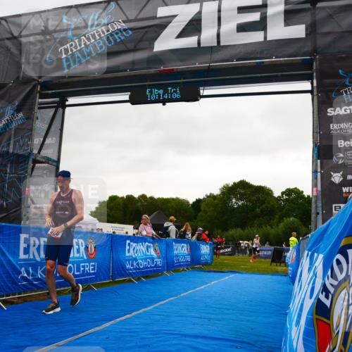30.08.2026 - Elbe Triathlon Hamburg LAZAROV Photography http://msf.ph/oto/10078818 30.08.2026 10:14:08 Ziel 206 meine-sportfotos.de