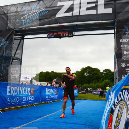30.08.2026 - Elbe Triathlon Hamburg LAZAROV Photography http://msf.ph/oto/10078830 30.08.2026 10:14:36 Ziel 238 meine-sportfotos.de