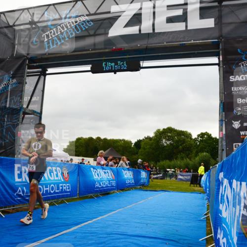 30.08.2026 - Elbe Triathlon Hamburg LAZAROV Photography http://msf.ph/oto/10078837 30.08.2026 10:15:33 Ziel 215 meine-sportfotos.de