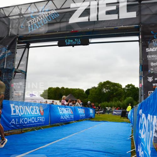 30.08.2026 - Elbe Triathlon Hamburg LAZAROV Photography http://msf.ph/oto/10078839 30.08.2026 10:15:34 Ziel 215 meine-sportfotos.de