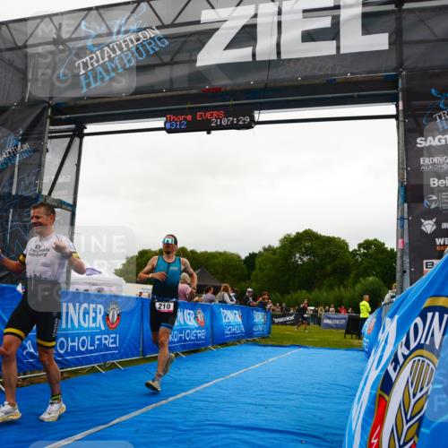 30.08.2026 - Elbe Triathlon Hamburg LAZAROV Photography http://msf.ph/oto/10078869 30.08.2026 10:17:40 Ziel 210, 272 meine-sportfotos.de