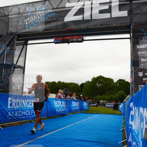 30.08.2026 - Elbe Triathlon Hamburg LAZAROV Photography http://msf.ph/oto/10078878 30.08.2026 10:18:15 Ziel 228 meine-sportfotos.de