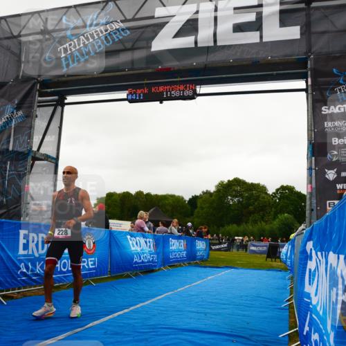 30.08.2026 - Elbe Triathlon Hamburg LAZAROV Photography http://msf.ph/oto/10078880 30.08.2026 10:18:16 Ziel 228 meine-sportfotos.de