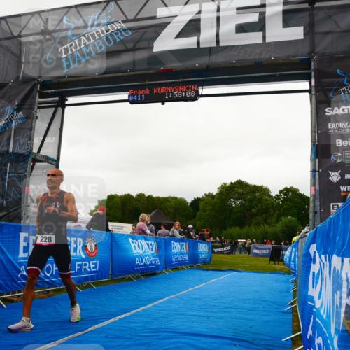 30.08.2026 - Elbe Triathlon Hamburg LAZAROV Photography http://msf.ph/oto/10078881 30.08.2026 10:18:16 Ziel 228 meine-sportfotos.de