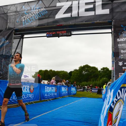 30.08.2026 - Elbe Triathlon Hamburg LAZAROV Photography http://msf.ph/oto/10078894 30.08.2026 10:19:12 Ziel 211 meine-sportfotos.de