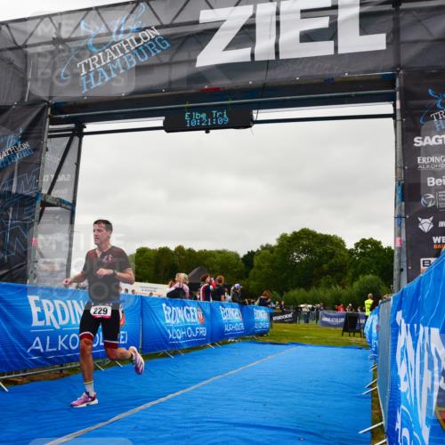 30.08.2026 - Elbe Triathlon Hamburg LAZAROV Photography http://msf.ph/oto/10078909 30.08.2026 10:21:10 Ziel 229 meine-sportfotos.de