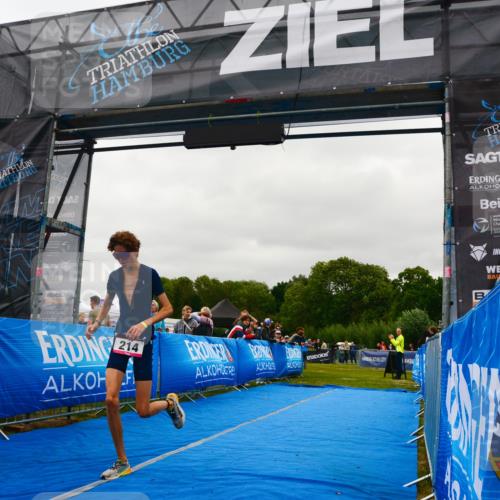 30.08.2026 - Elbe Triathlon Hamburg LAZAROV Photography http://msf.ph/oto/10078915 30.08.2026 10:22:00 Ziel 214 meine-sportfotos.de