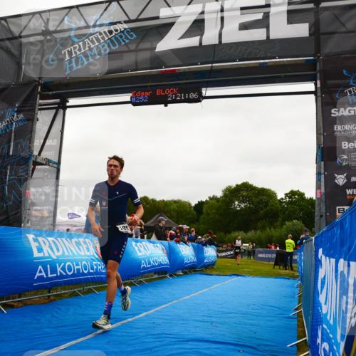 30.08.2026 - Elbe Triathlon Hamburg LAZAROV Photography http://msf.ph/oto/10079031 30.08.2026 10:31:07 Ziel 208, 252, 1895 meine-sportfotos.de