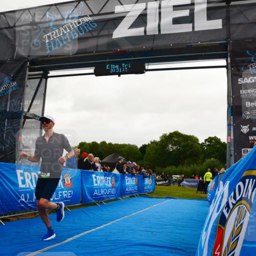 30.08.2026 - Elbe Triathlon Hamburg LAZAROV Photography http://msf.ph/oto/10079048 30.08.2026 10:31:59 Ziel 445 meine-sportfotos.de