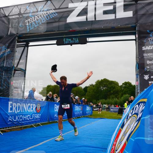 30.08.2026 - Elbe Triathlon Hamburg LAZAROV Photography http://msf.ph/oto/10079153 30.08.2026 10:35:56 Ziel 254, 366 meine-sportfotos.de