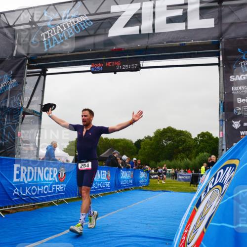 30.08.2026 - Elbe Triathlon Hamburg LAZAROV Photography http://msf.ph/oto/10079155 30.08.2026 10:35:56 Ziel 254, 366 meine-sportfotos.de