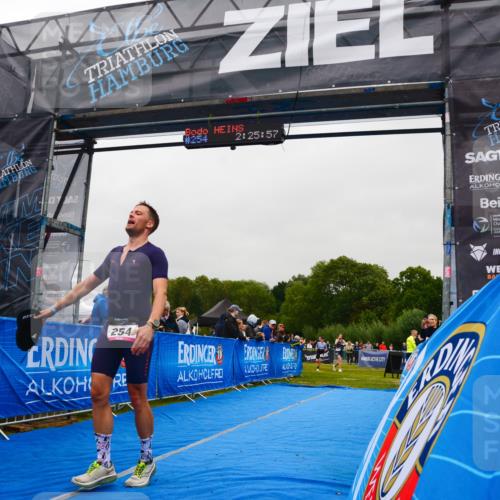 30.08.2026 - Elbe Triathlon Hamburg LAZAROV Photography http://msf.ph/oto/10079157 30.08.2026 10:35:57 Ziel 254, 366 meine-sportfotos.de