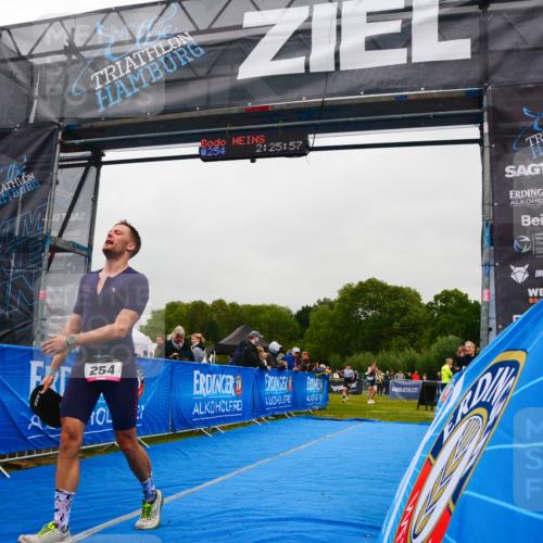 30.08.2026 - Elbe Triathlon Hamburg LAZAROV Photography http://msf.ph/oto/10079158 30.08.2026 10:35:57 Ziel 254, 366 meine-sportfotos.de