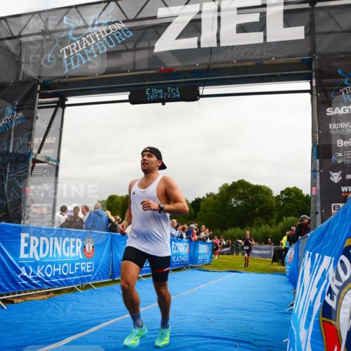 30.08.2026 - Elbe Triathlon Hamburg LAZAROV Photography http://msf.ph/oto/10079540 30.08.2026 10:47:35 Ziel 390, 464 meine-sportfotos.de